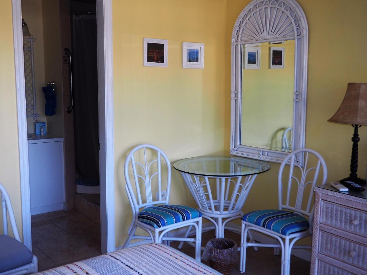 The Green Iguana Hotel Charlotte Amalie Buitenkant foto